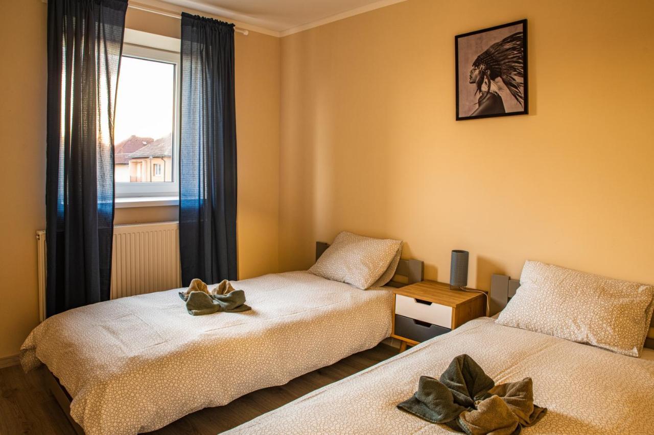 K-House Hotel Lipótszentmiklós Kültér fotó
