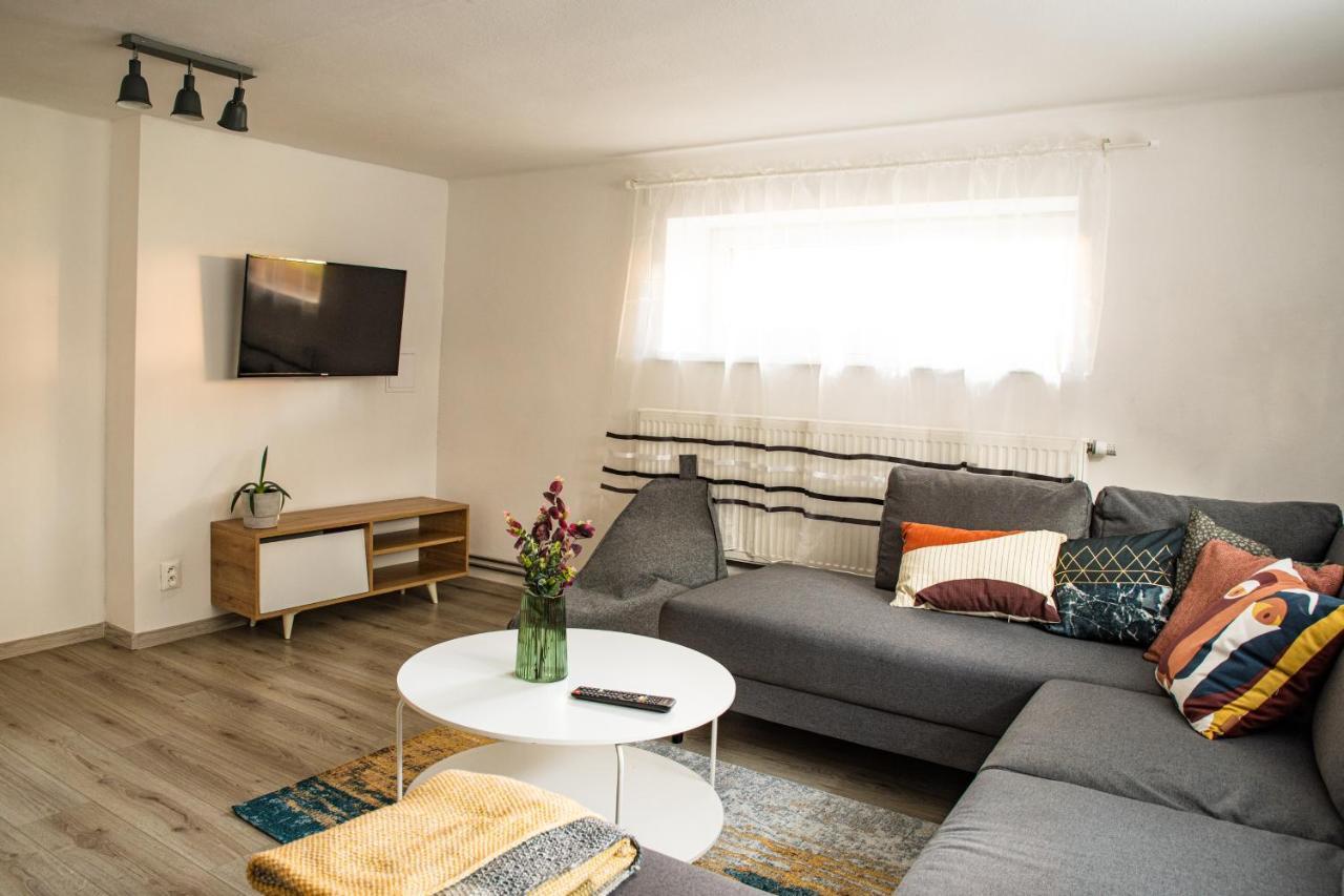 K-House Hotel Lipótszentmiklós Kültér fotó
